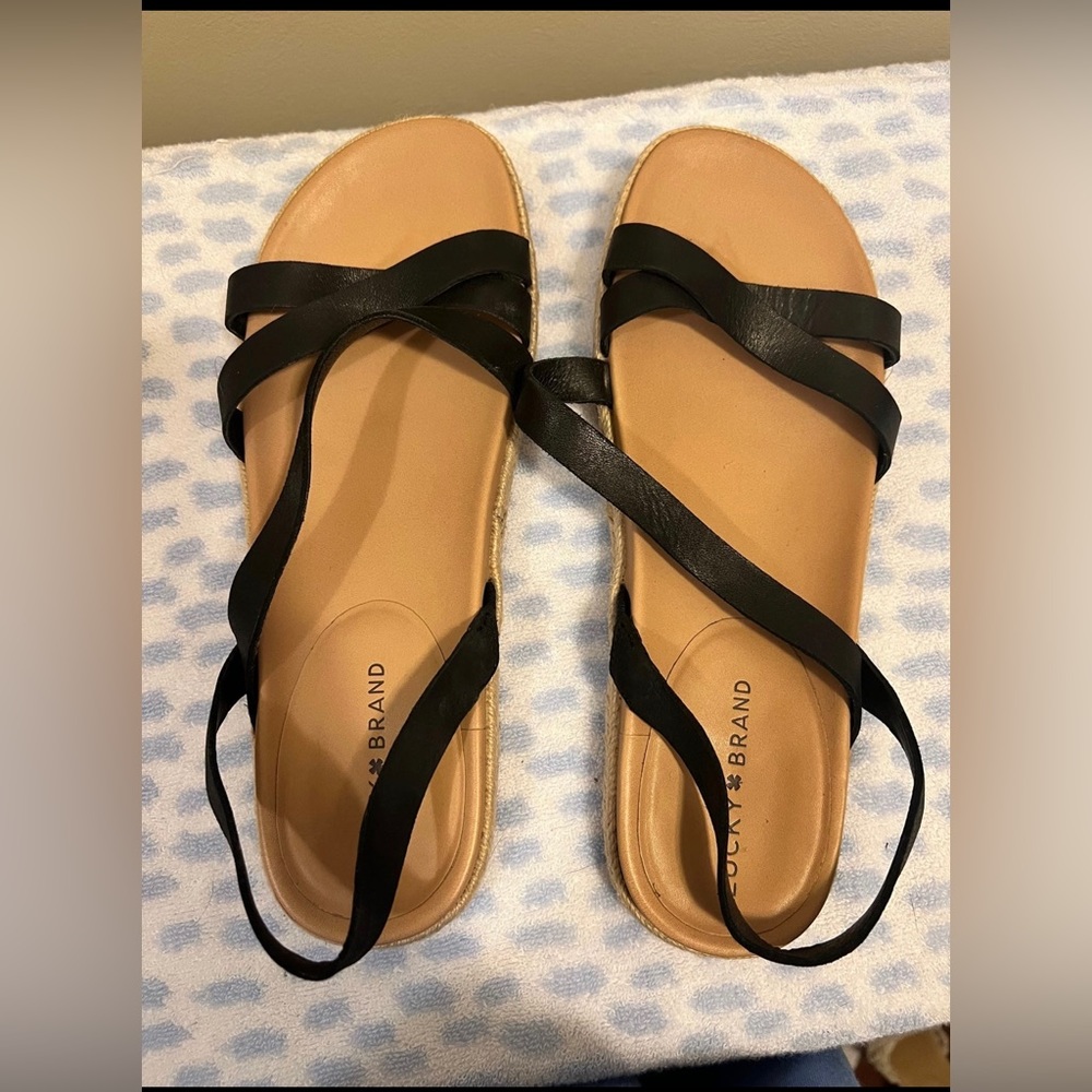 Black lucky brand sandals